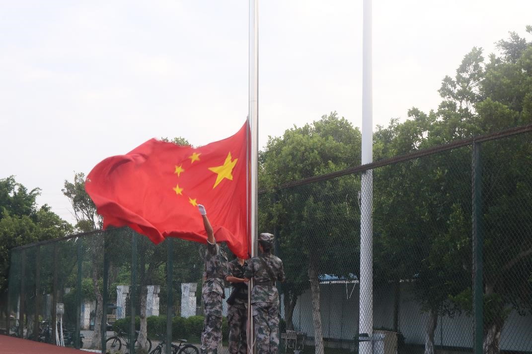 ​伟德国际1946官网升旗仪式顺利举行