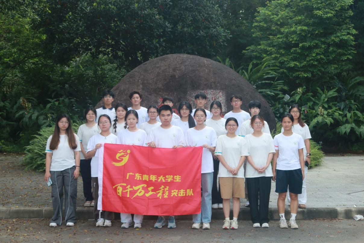​伟德国际1946官网“幸福号”服务团召开见面会