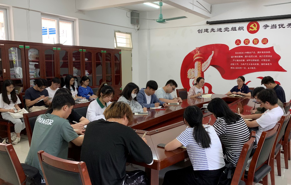 ​伟德国际1946官网员工党支部召开“学党章党规 做合格党员”专题学习会议
