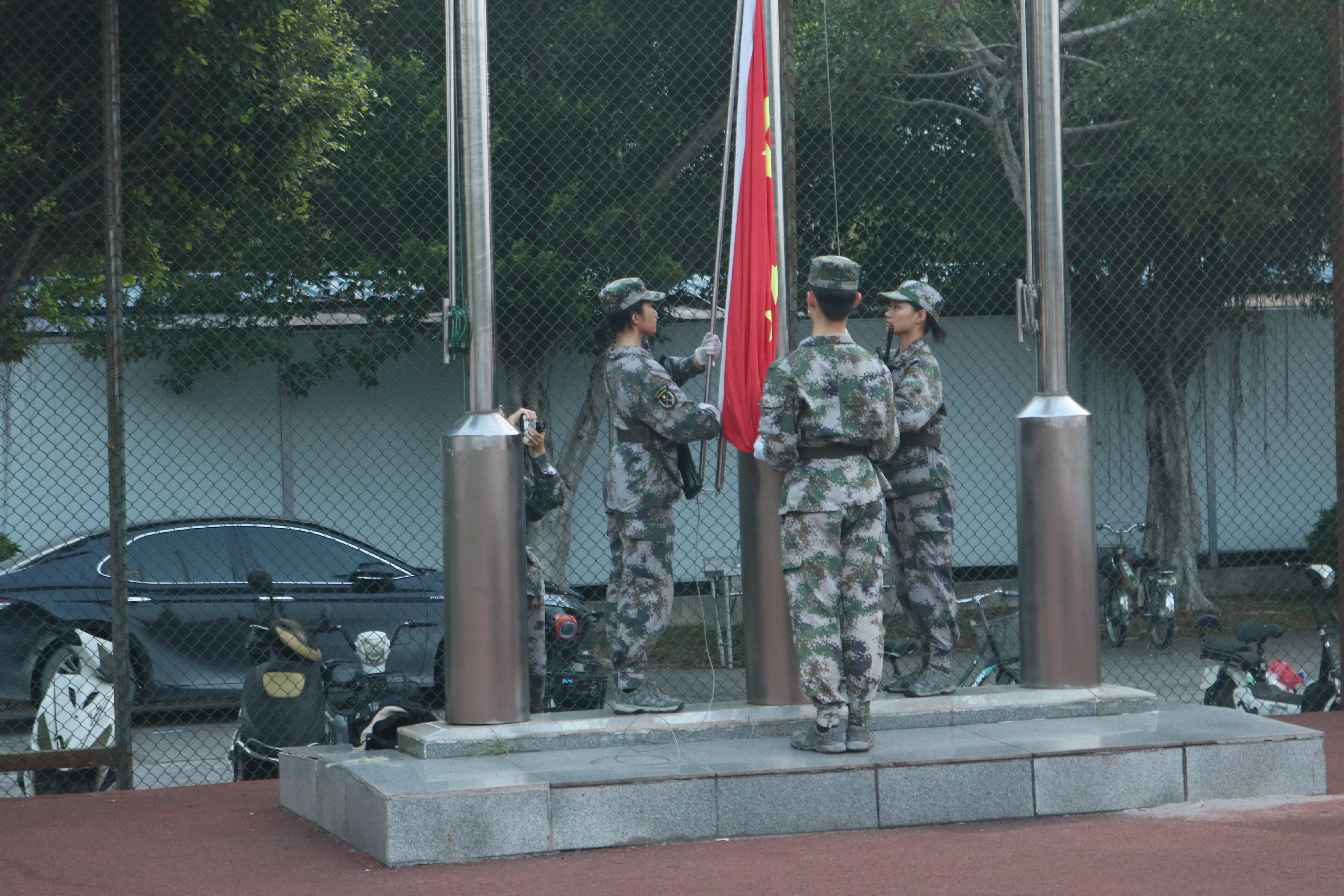 ​伟德国际1946官网举行升旗仪式
