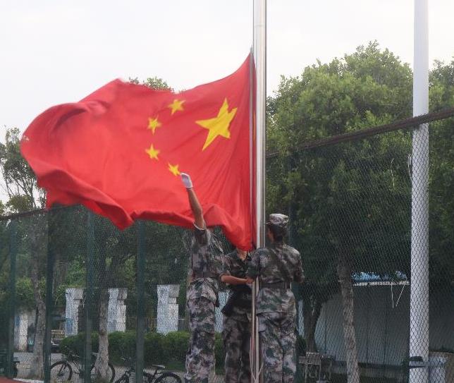 ​伟德国际1946官网升旗仪式顺利举行