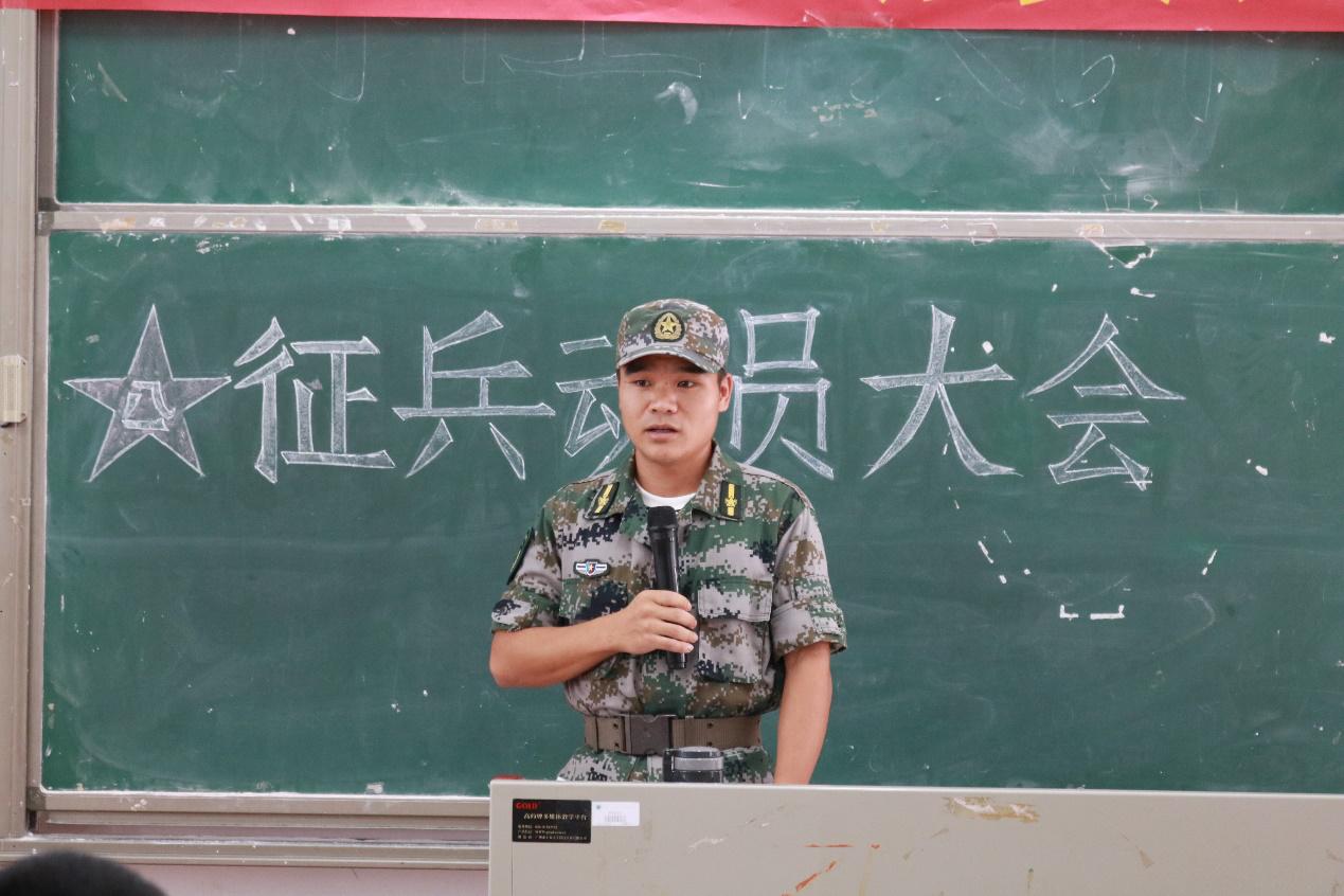 莘莘学子携笔从戎 参军报国建功立业--​伟德国际1946官网召开退伍士兵报告会暨2019年征兵动员大会