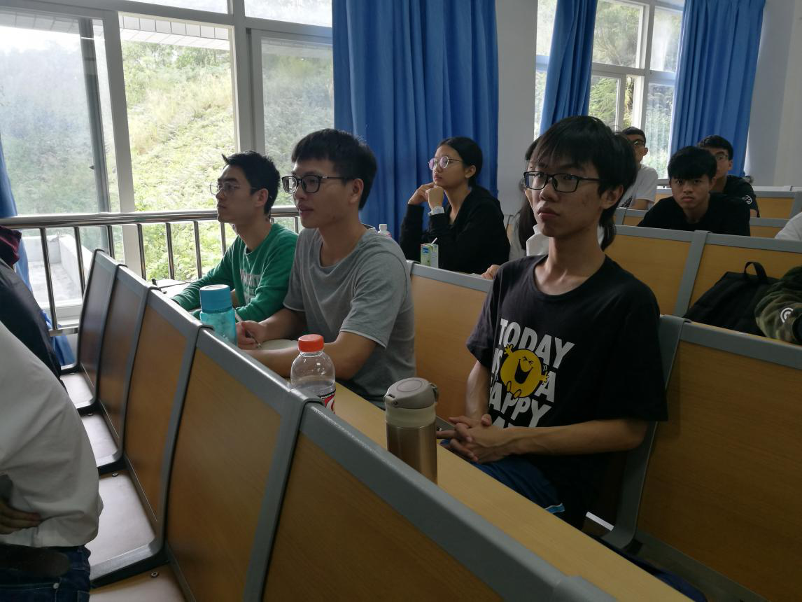 员工党支部开展专业新闻写作培训活动