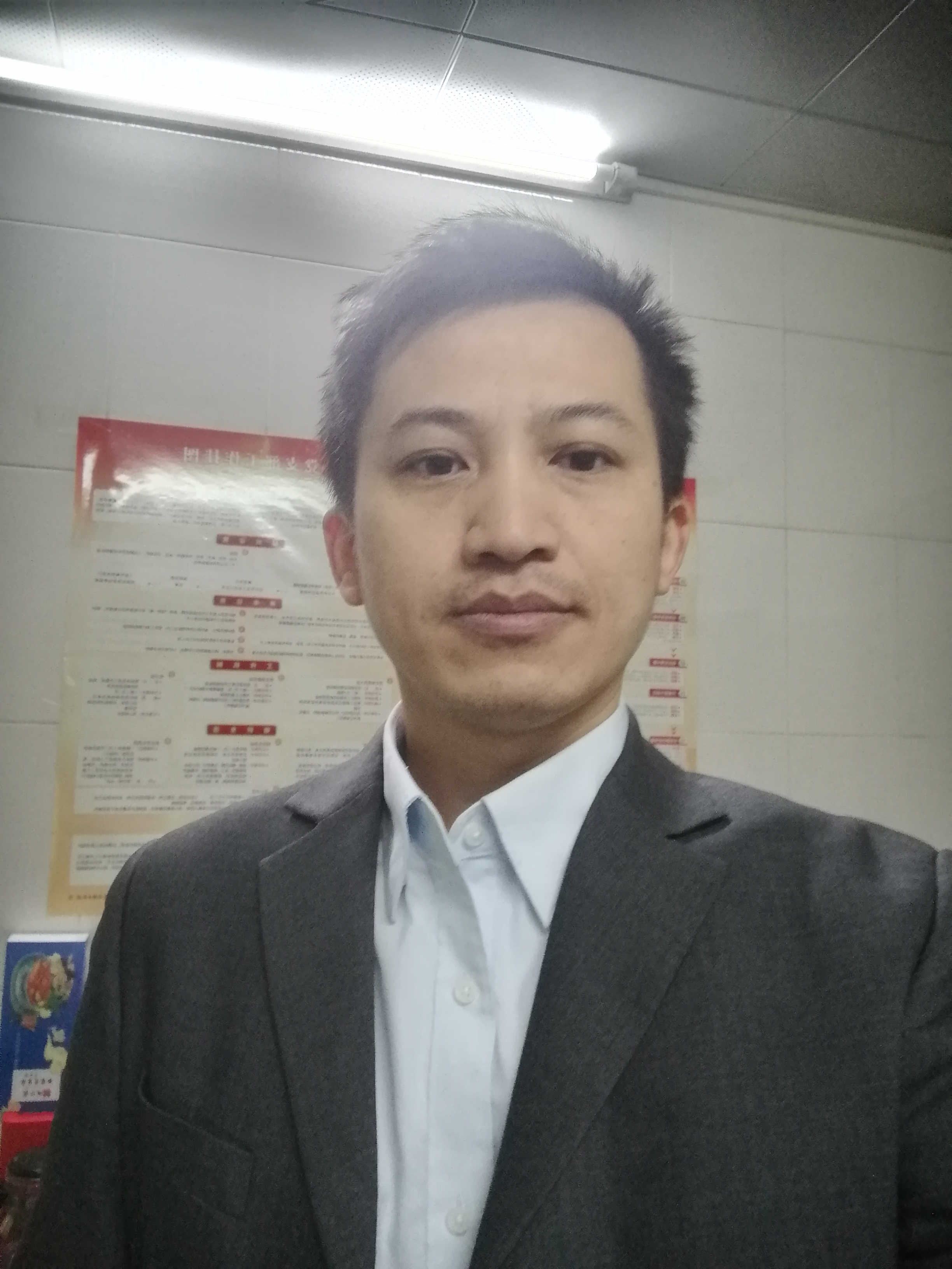 公司党委委员、副书记刘勇