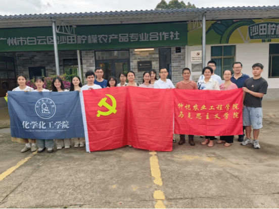 公司研究生党支部与马克思主义学院教工第五党支部结对开展沉浸式主题党日活动