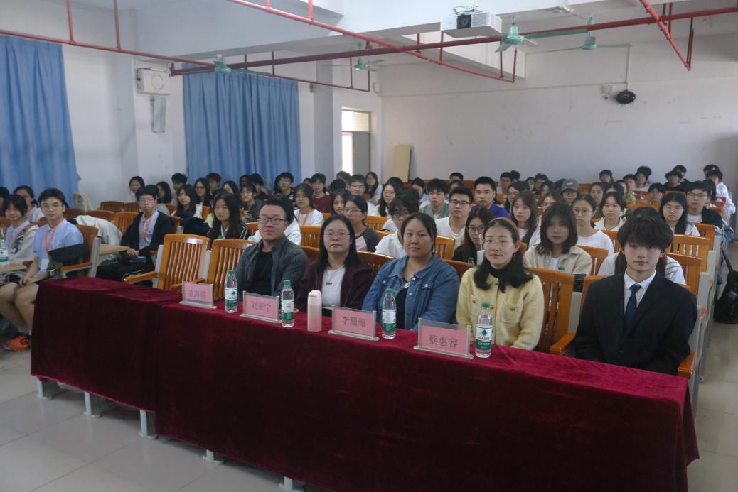 伟德国际1946官网举办“青马工程”第五期培训班结业暨第六期开班仪式