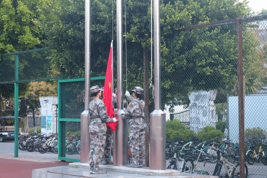 ​伟德国际1946官网举办新学期升旗仪式