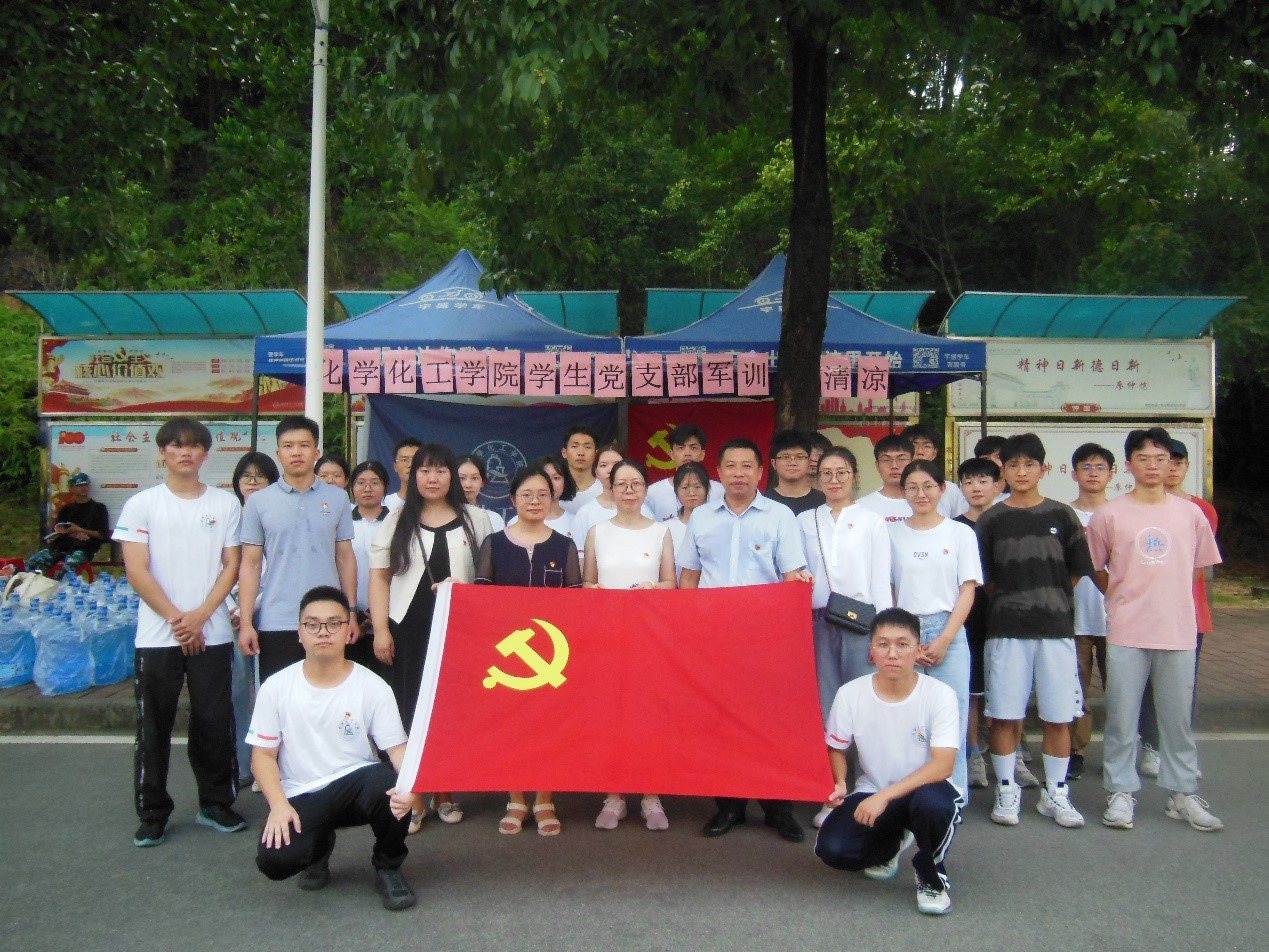 军训送清凉 关怀暖人心——​伟德国际1946官网员工党支部“送清凉”活动圆满结束